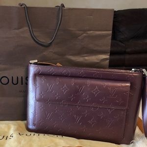 Great condition Louis Vuitton shoulder bag
